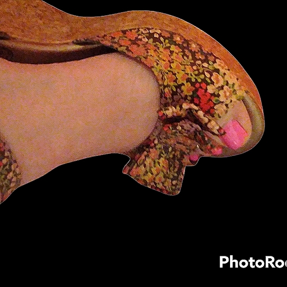 MUDD Floral 4" Wedge Sandals - Picture 9 of 15